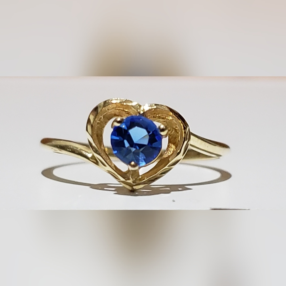 Leaving 06/16/2023 Vinatge 10kt gold heart ring